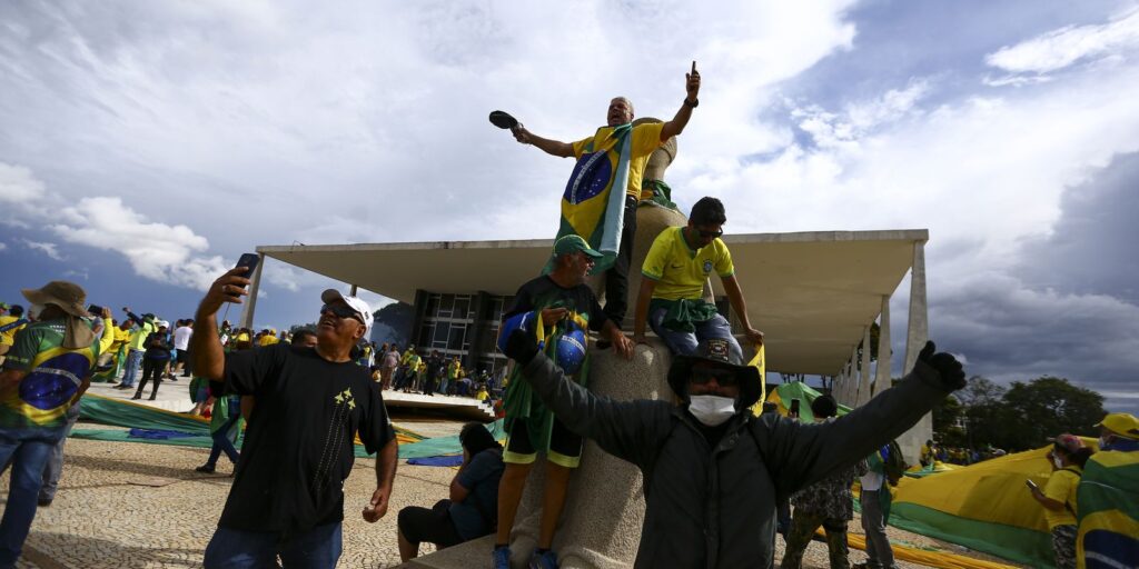 Caminhos-da-Reportagem-relembra-ataques-de-8-de-janeiro-de.jpg