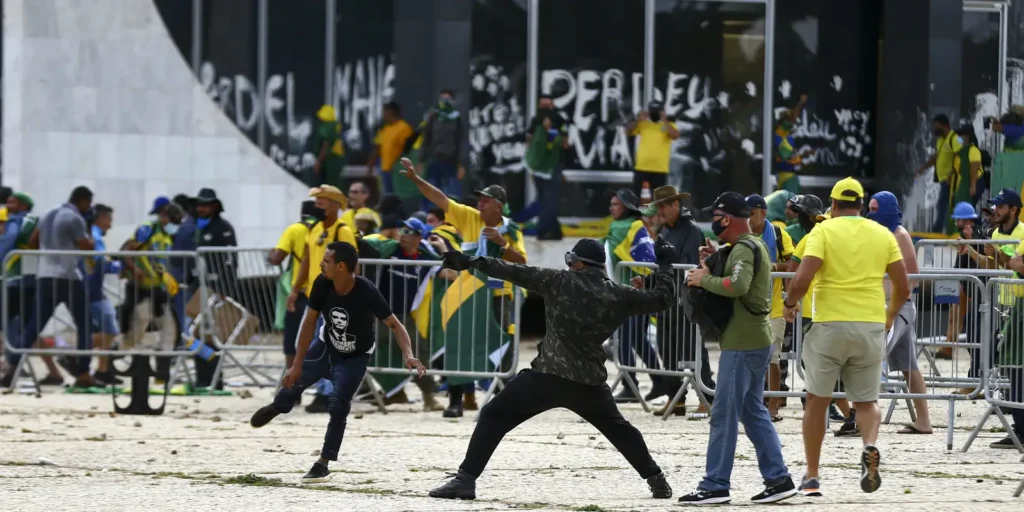 Para-psicanalistas-ataque-do-81-foi-movido-por-revolucao-imaginaria.jpg