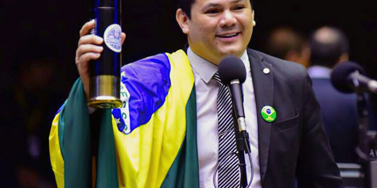 AGU-pede-investigacao-de-deputado-por-declaracoes-contra-Lula.jpg