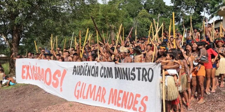 Grupo-de-munduruku-mantem-mobilizacao-no-Para-contra-o-marco.jpg
