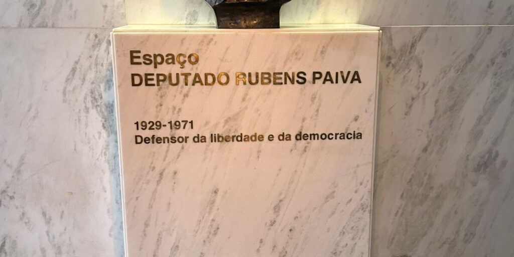 Ato-contra-PL-da-Anistia-e-realizado-em-frente-a.jpg