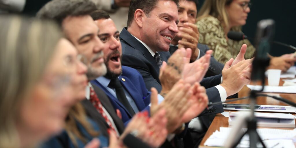 CCJ-da-Camara-aprova-suspensao-da-acao-contra-Bolsonaro-e.jpg