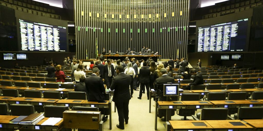 Camara-pode-votar-urgencia-para-aumentar-numero-de-deputados-federais.jpg