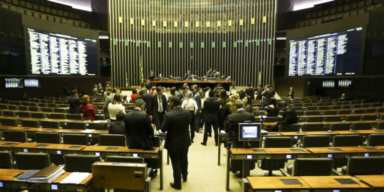 Camara-pode-votar-urgencia-para-aumentar-numero-de-deputados-federais.jpg