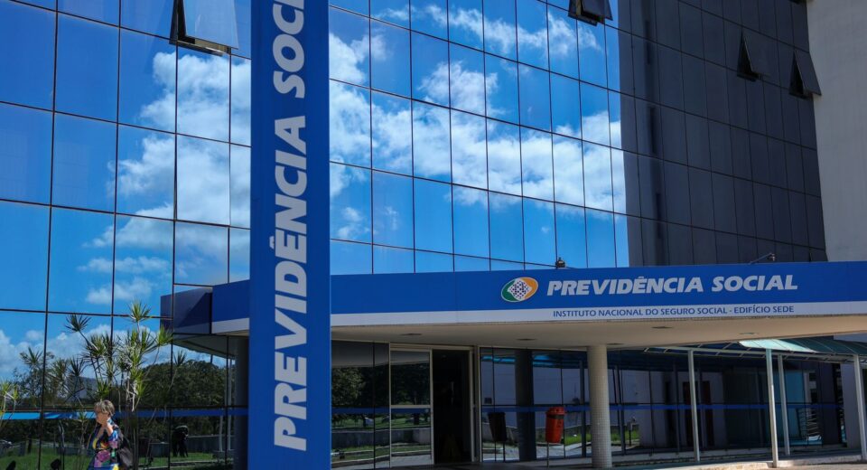 Dino vota para anular regra que reduziu aposentadoria por invalidez