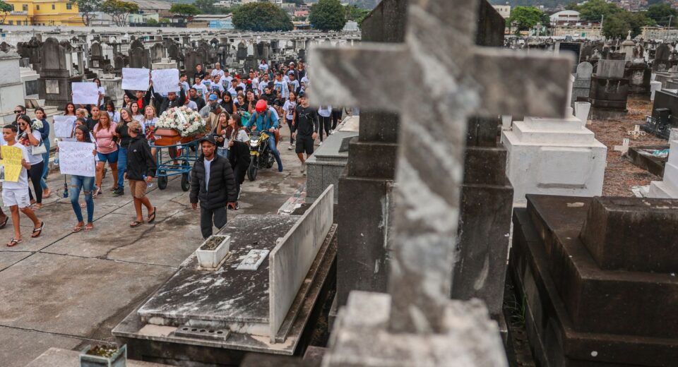 PT, PSOL e PCdoB pedem ao STF acesso de familiares à perícia de corpos