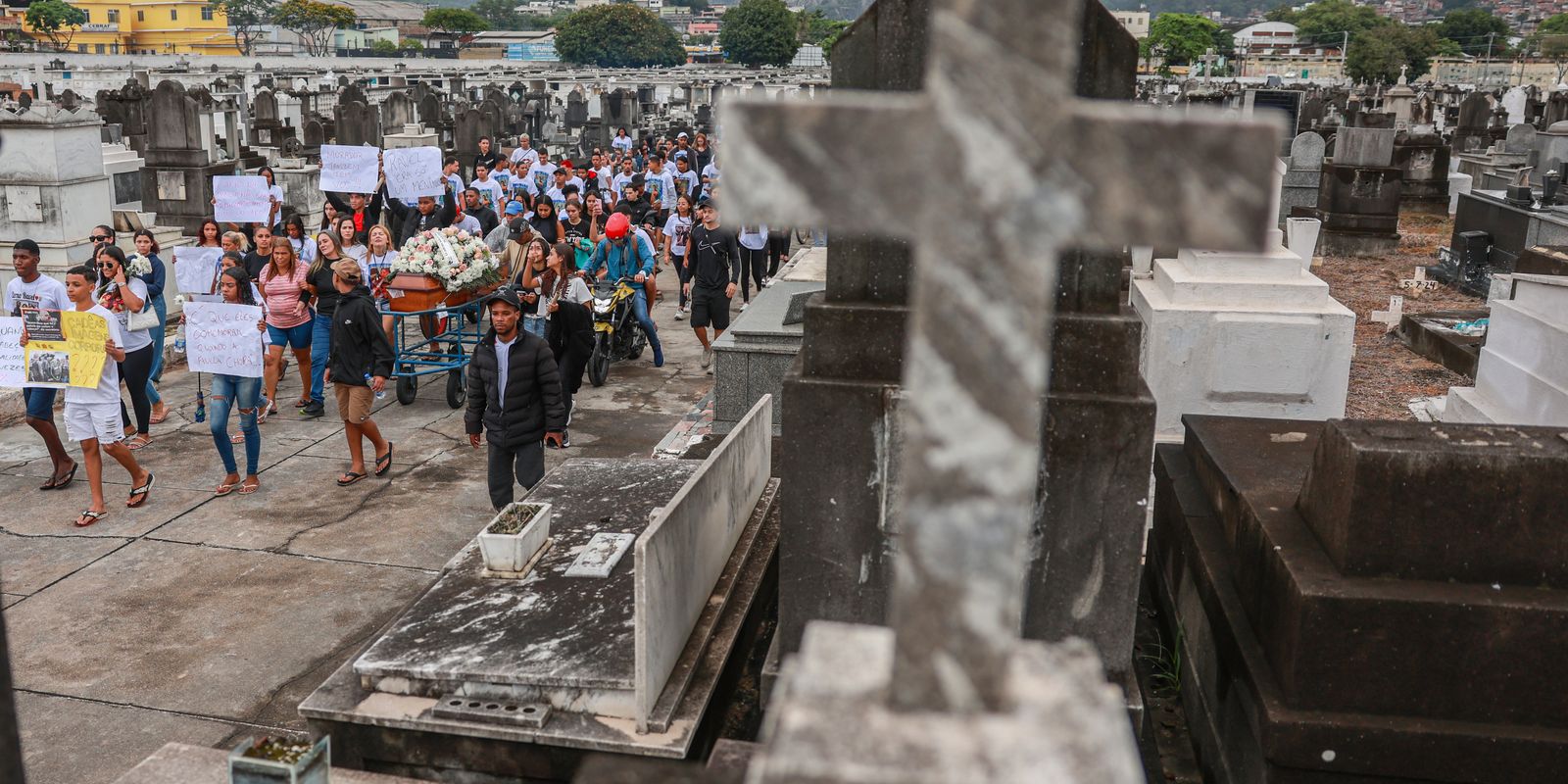 PT, PSOL e PCdoB pedem ao STF acesso de familiares à perícia de corpos