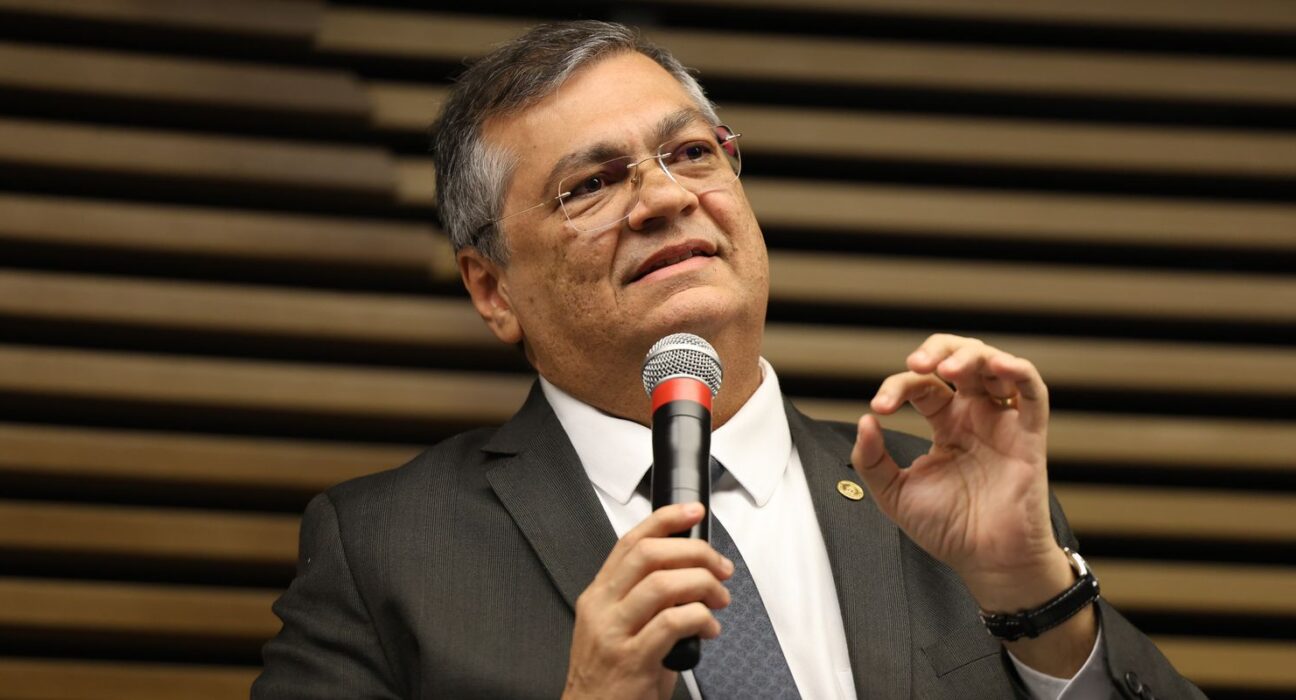Eventuais crimes em emendas Pix antigas serão apurados, garante Dino