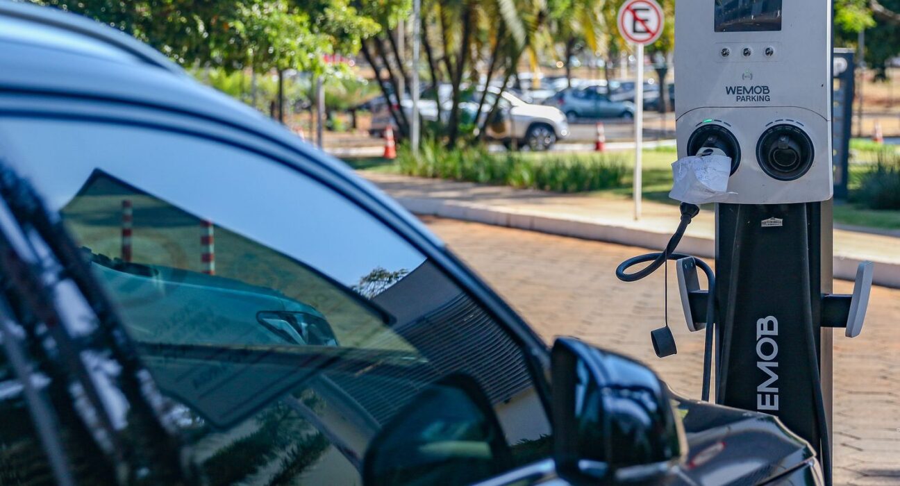 Rio prevê ampliar rede pública de recarga para veículos elétricos