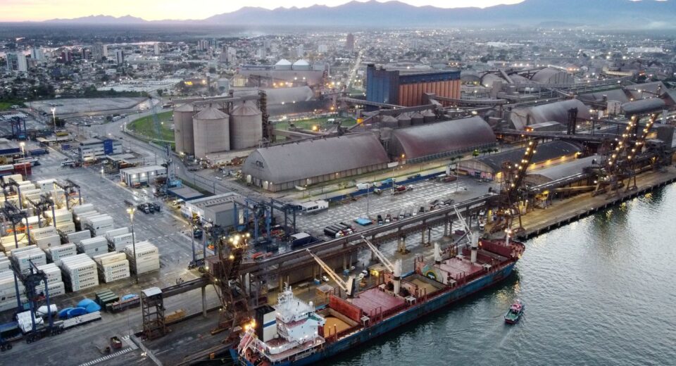 Porto de Paranaguá é concedido ao Consórcio Canal Galheta Dragagem