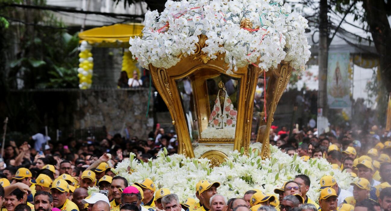 Procissão do Recírio reúne milhares de fiéis em Belém