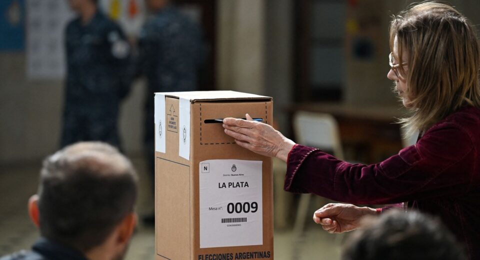 Argentinos vão às urnas para renovar Câmara e Senado