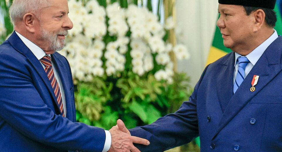 Brasil e Indonésia firmam acordos; Lula confirma candidatura em 2026