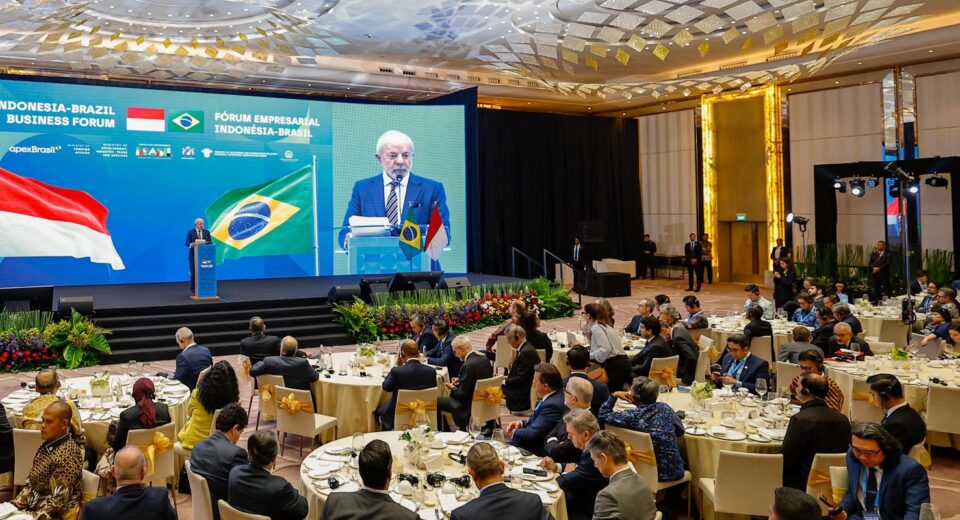 Lula defende uso de moedas locais para comércio Brasil-Indonésia