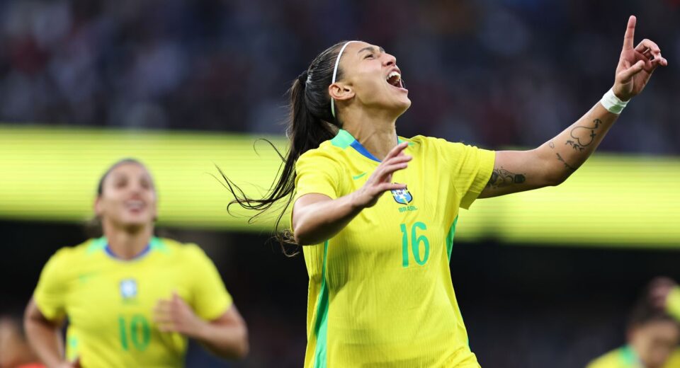 Com uma a menos, seleção feminina vence amistoso contra Inglaterra