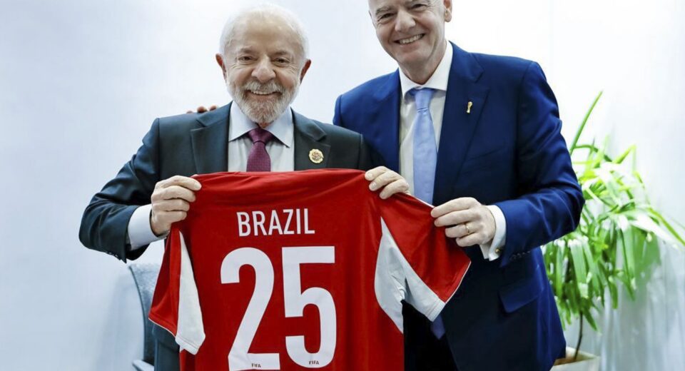 Lula convida presidente da Fifa para conhecer Universidade do Esporte