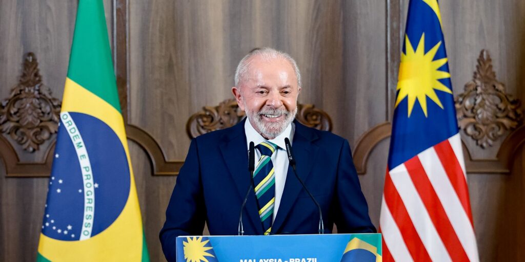 "Ele tem meu telefone e eu tenho o dele", diz Lula sobre Trump
