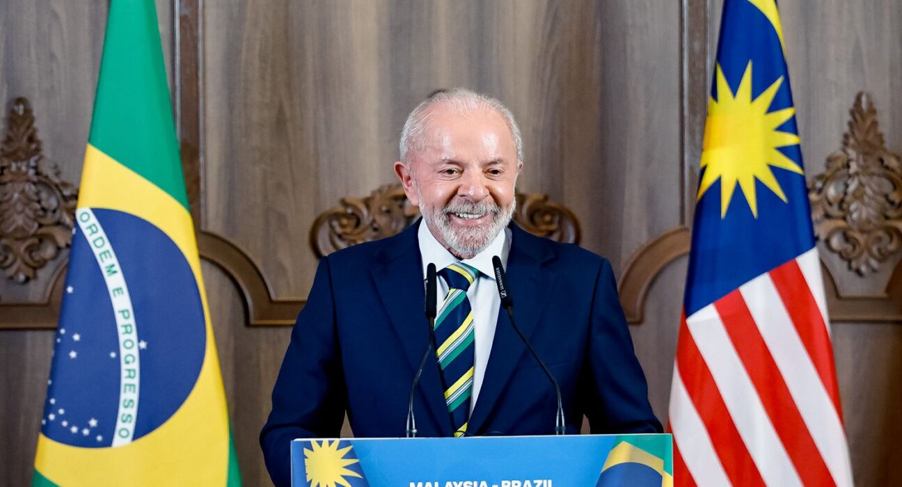 "Ele tem meu telefone e eu tenho o dele", diz Lula sobre Trump