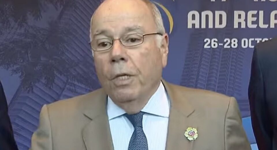 Reuniões para suspender tarifaço começam ainda hoje, diz Mauro Vieira