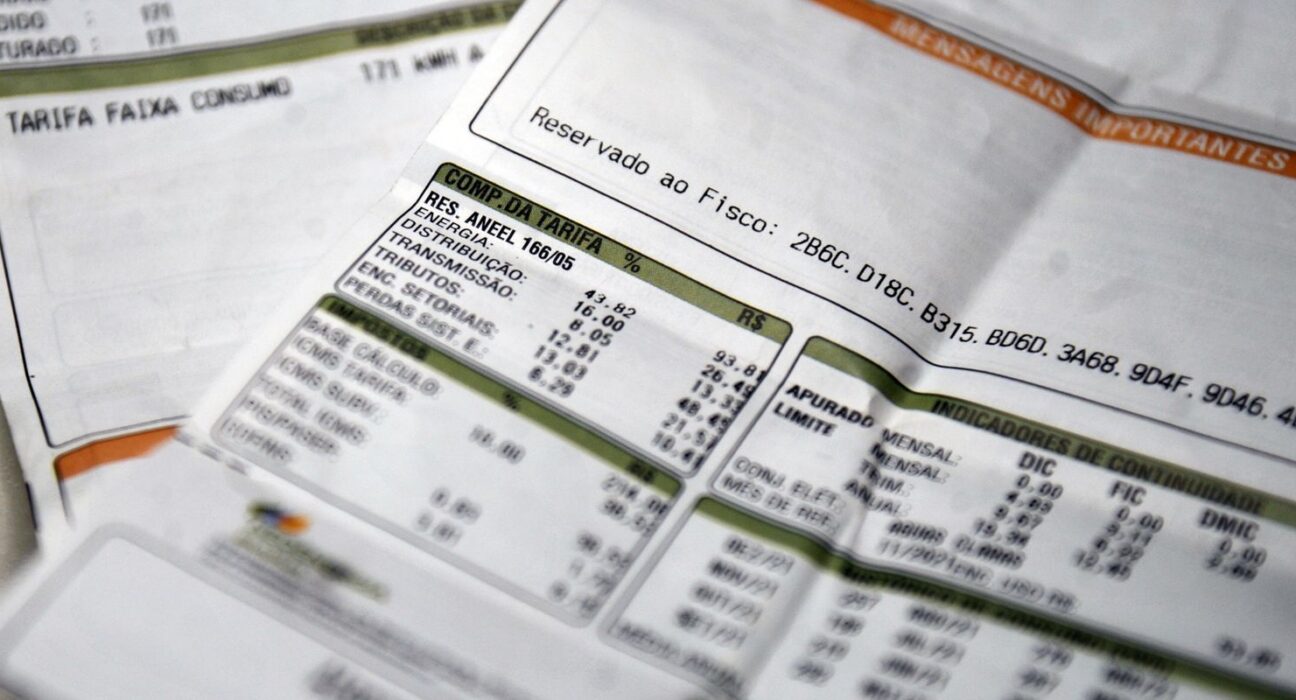Aneel mantém bandeira para vermelha 1 na conta de luz em novembro