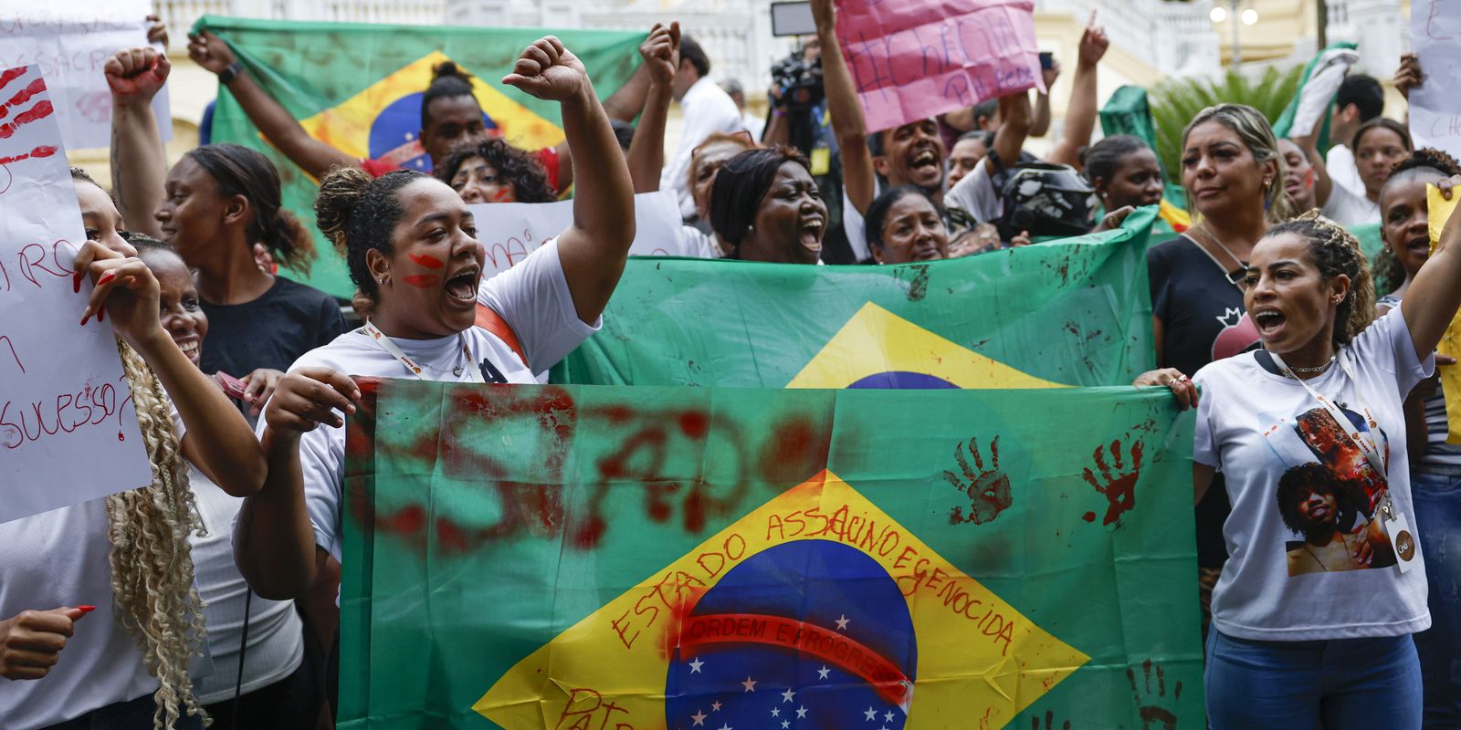 Moradores do Alemão e da Penha protestam contra mortes em operação