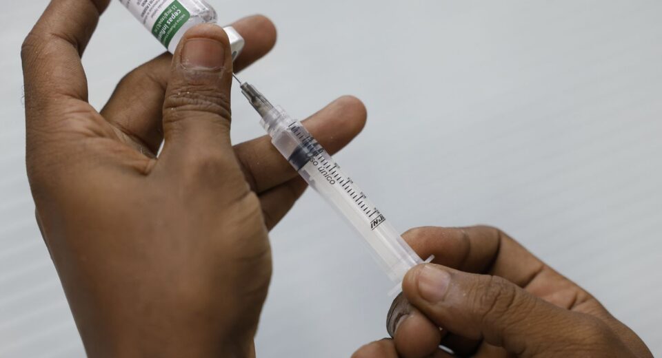 Vacinação despenca na Maré em dias de operação policial, aponta Unicef