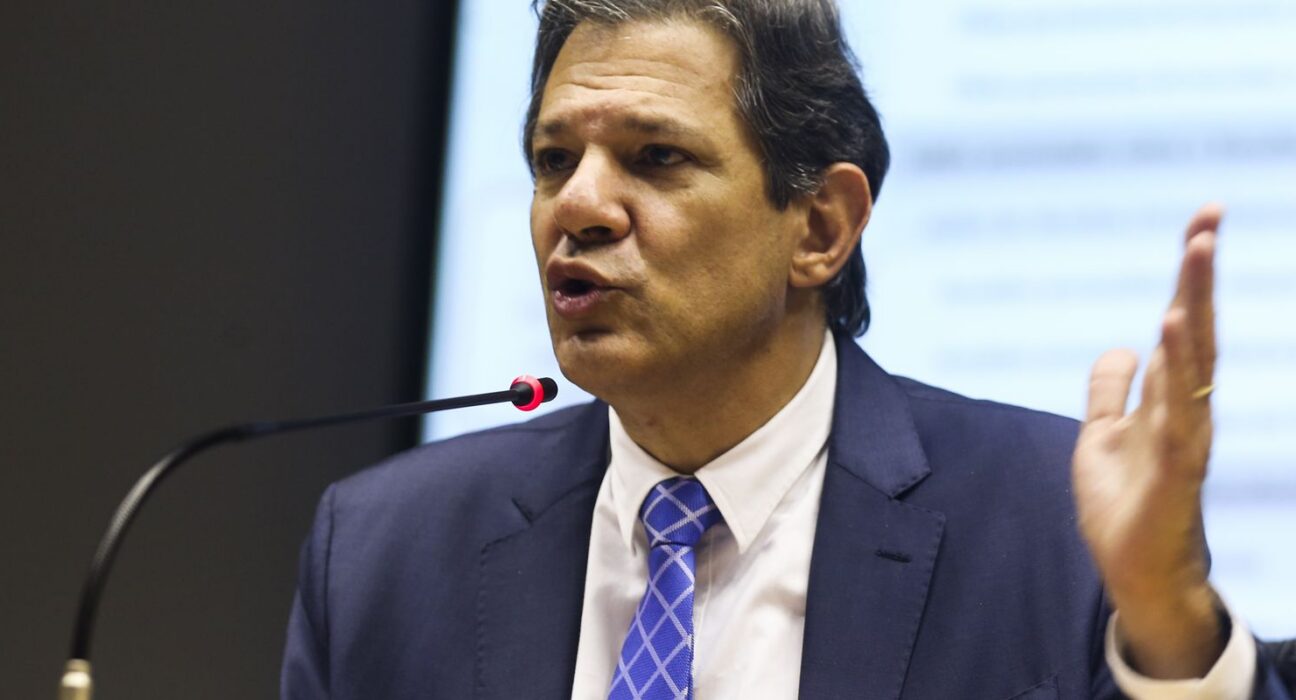 Medidas de corte de gastos serão inseridas em novo projeto, diz Haddad