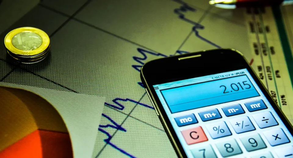 Mercado financeiro reduz previsão da inflação para 4,56%, em 2025