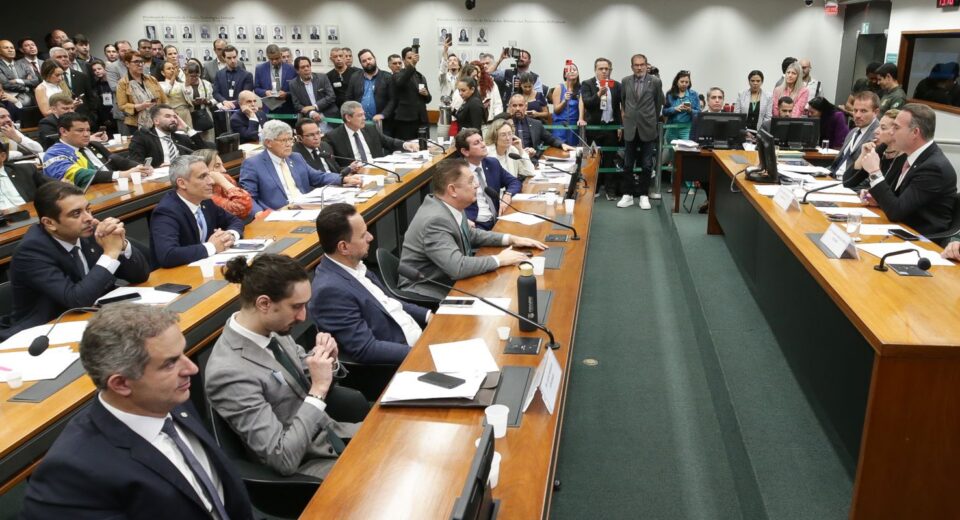 Conselho de Ética arquiva representação contra Eduardo Bolsonaro