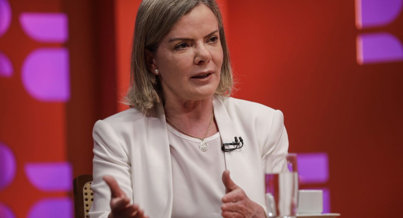 Gleisi diz que políticos de direita querem EUA intervindo no Brasil