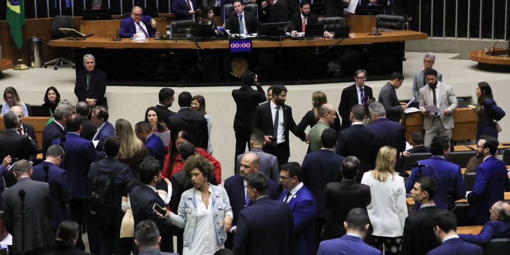 Câmara aumenta penas para crimes como extorsão e escudo humano