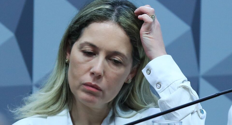 Mulher de ex-procurador-geral do INSS fica em silêncio na CPMI