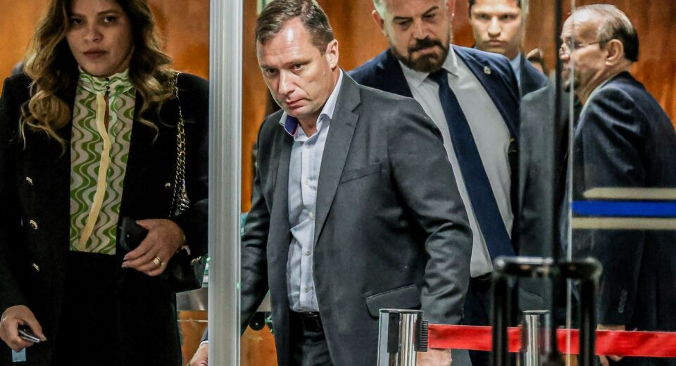 Trama golpista: Defesa de Mauro Cid pede ao STF extinção da pena