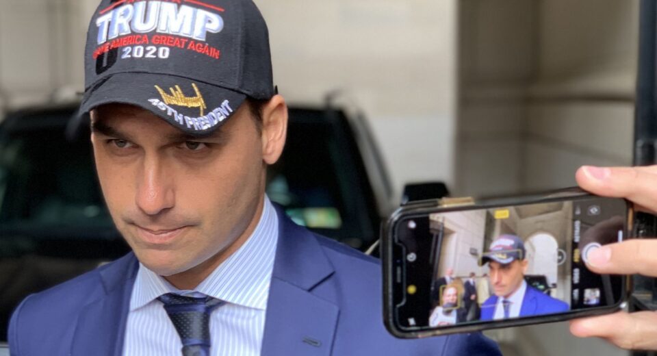 Moraes diz que Eduardo Bolsonaro cria dificuldades para ser notificado