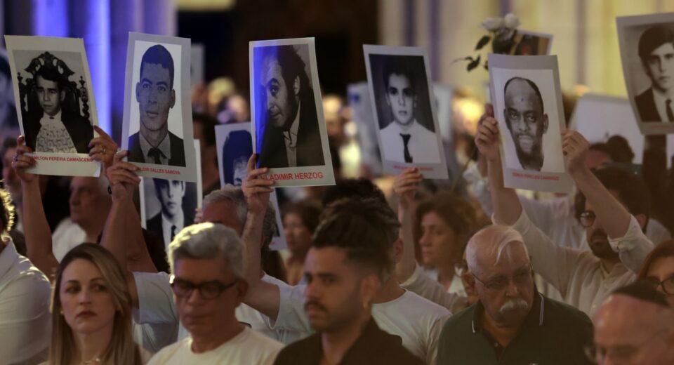 Catedral da Sé lotada rememora os 50 anos do assassinato de Herzog