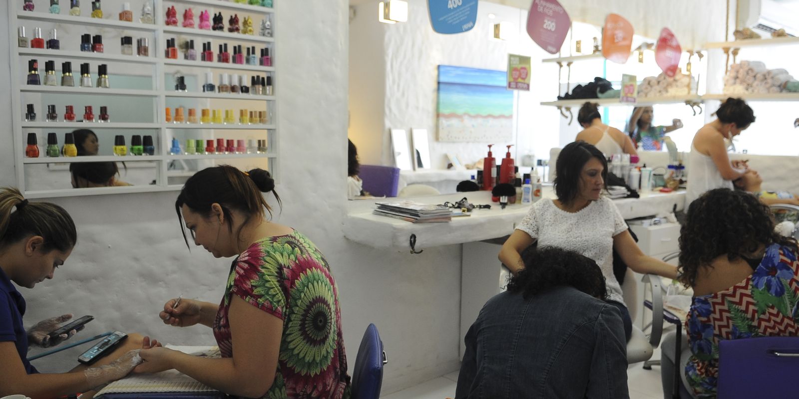 Anvisa proíbe duas substâncias utilizadas em unhas em gel