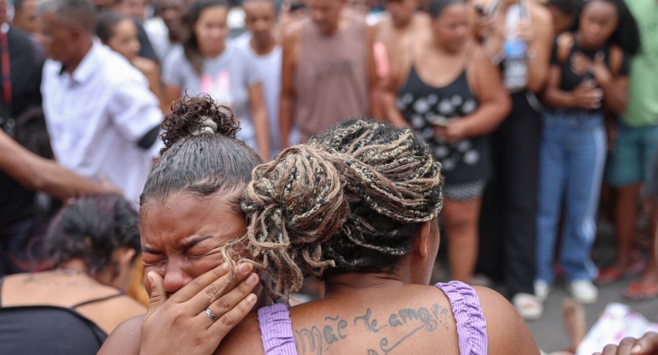 Ativistas denunciam "massacre" em ação policial no Rio