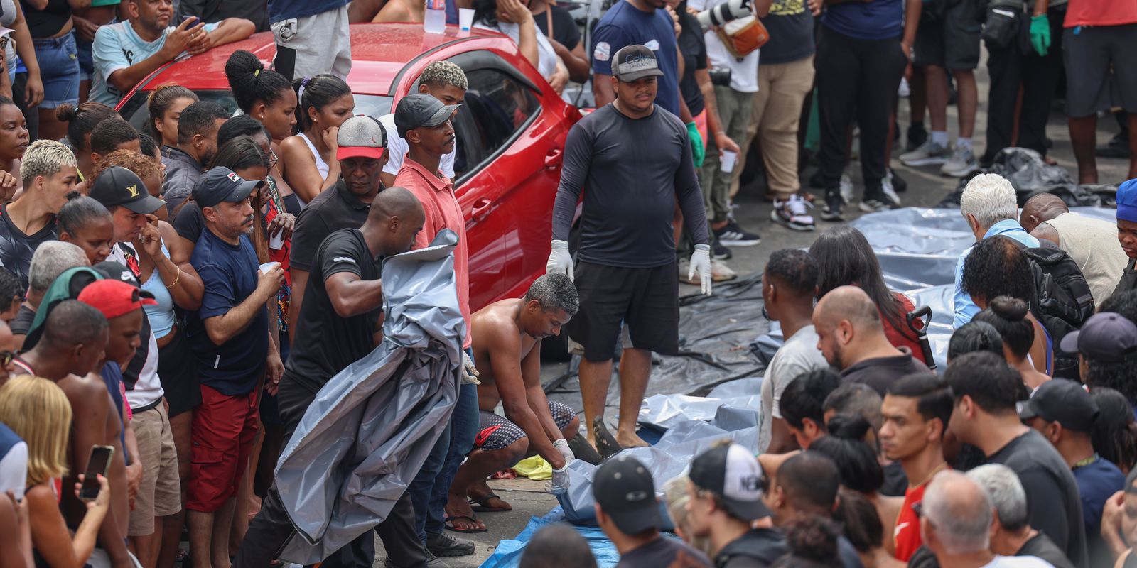 Ação policial nos complexos da Penha e do Alemão é criticada por ONG
