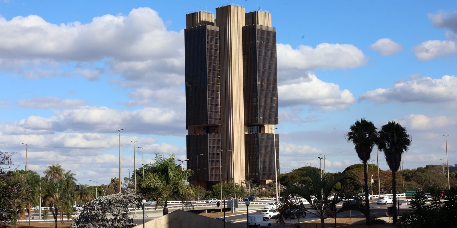 Inflação de 2025 ficará abaixo do teto da meta, em 4,46%