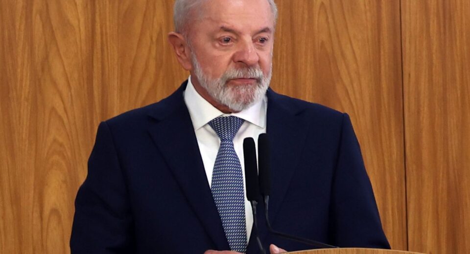 Lula comenta prisão de Jair Bolsonaro: "Lição de democracia”