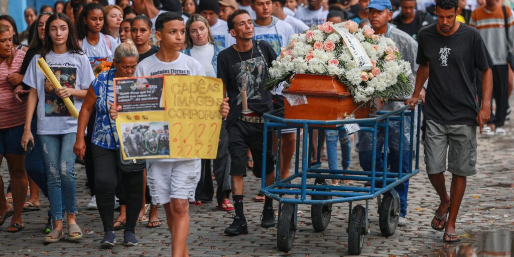 Últimos corpos de pessoas assassinadas em operação no Rio deixam o IML