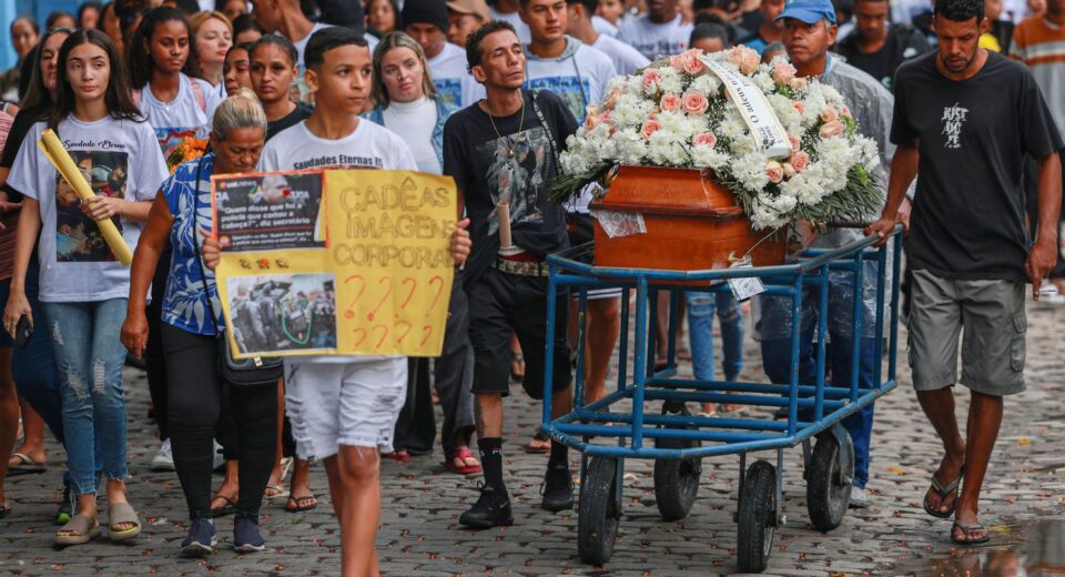 Últimos corpos de pessoas assassinadas em operação no Rio deixam o IML