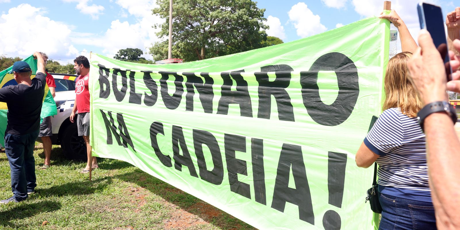 Saiba os crimes cometidos por Bolsonaro e 6 aliados na trama golpista