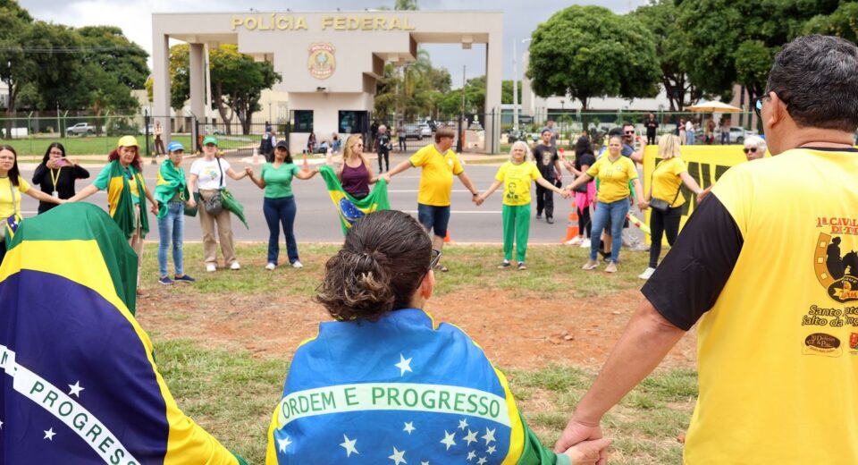 Médico e advogados visitam Bolsonaro antes de audiência de custódia