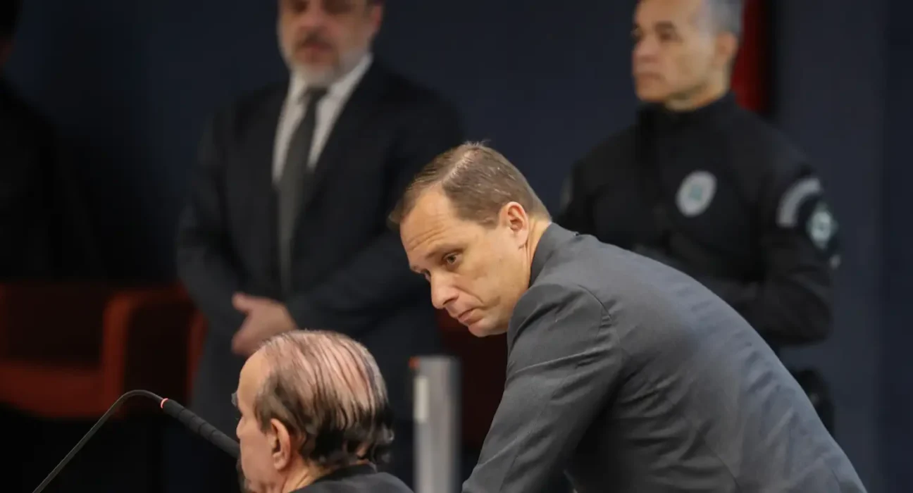 Mauro Cid passa por audiência no STF e retira tornozeleira eletrônica