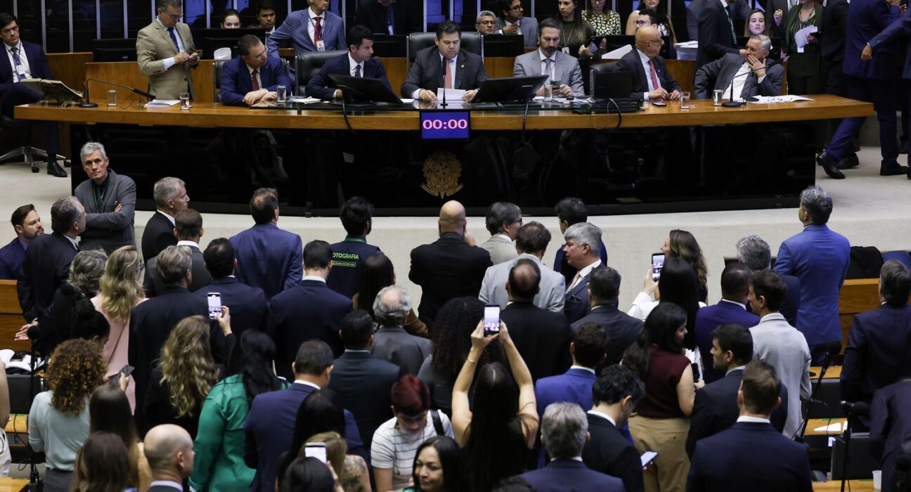 Congresso derruba 56 vetos ao PL do licenciamento ambiental