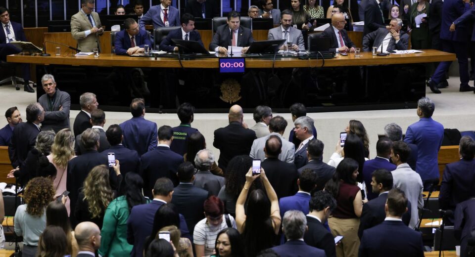 Congresso derruba 56 vetos ao PL do licenciamento ambiental