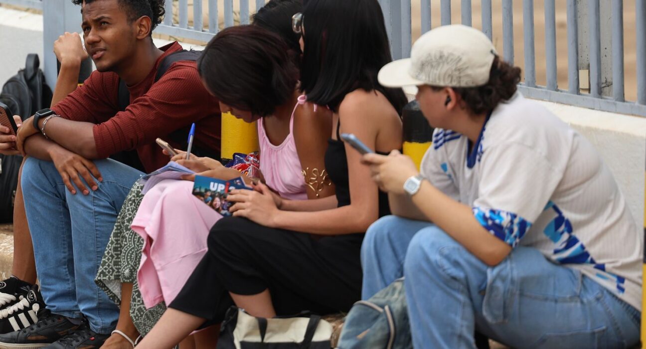 Pesquisa indica mulheres jovens mais progressistas que homens