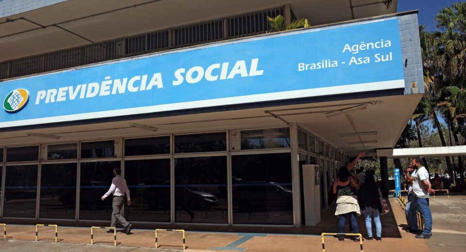 AGU entra com ações contra descontos irregulares em benefícios do INSS