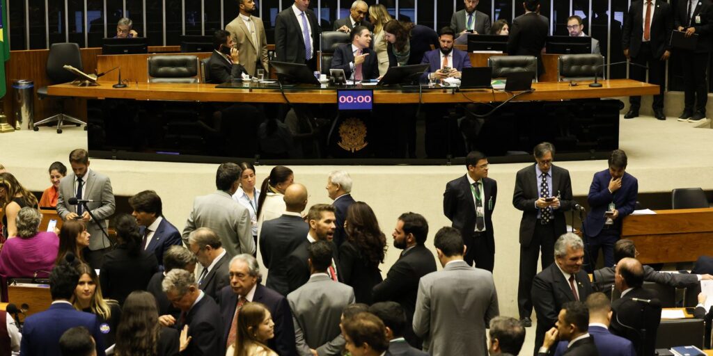 Câmara aprova projeto que dificulta abortos legais em crianças